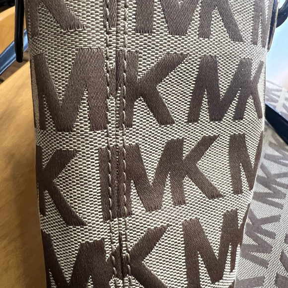 MICHAEL KORS Jet Set Jacquard Signature Tote Navy leather strap - Picture 9 of 9